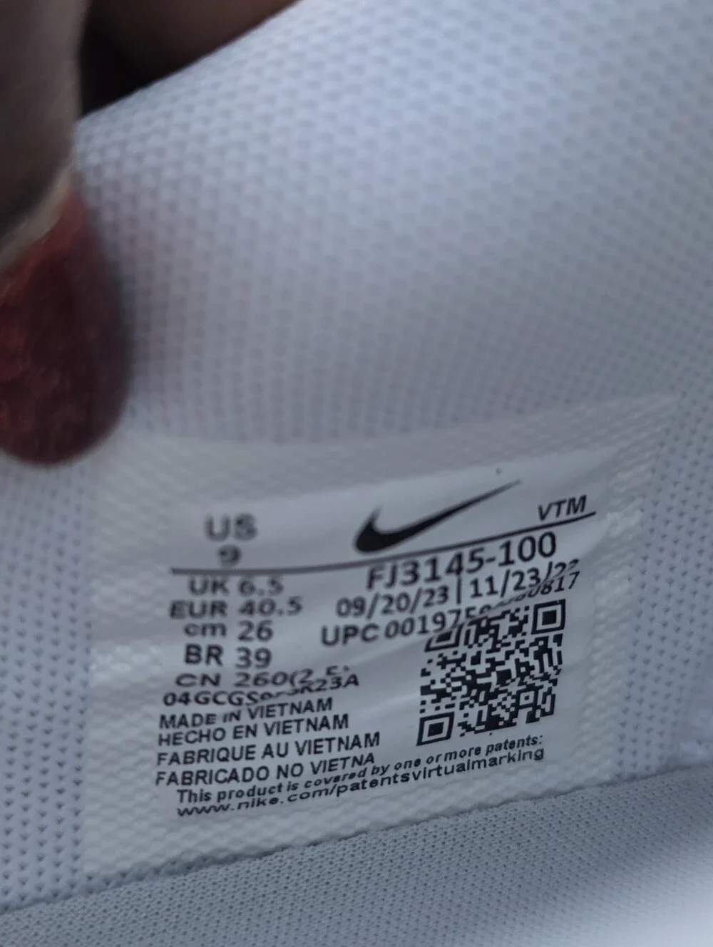 Nike Women's Air Max DN casual sneakers Size 9
